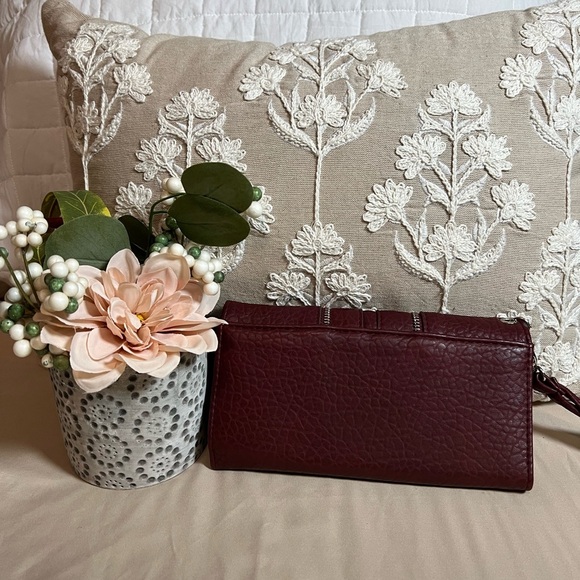 Jessica Simpson Chic Burgundy Wristlet with Zipper Accent - Picture 3 of 4